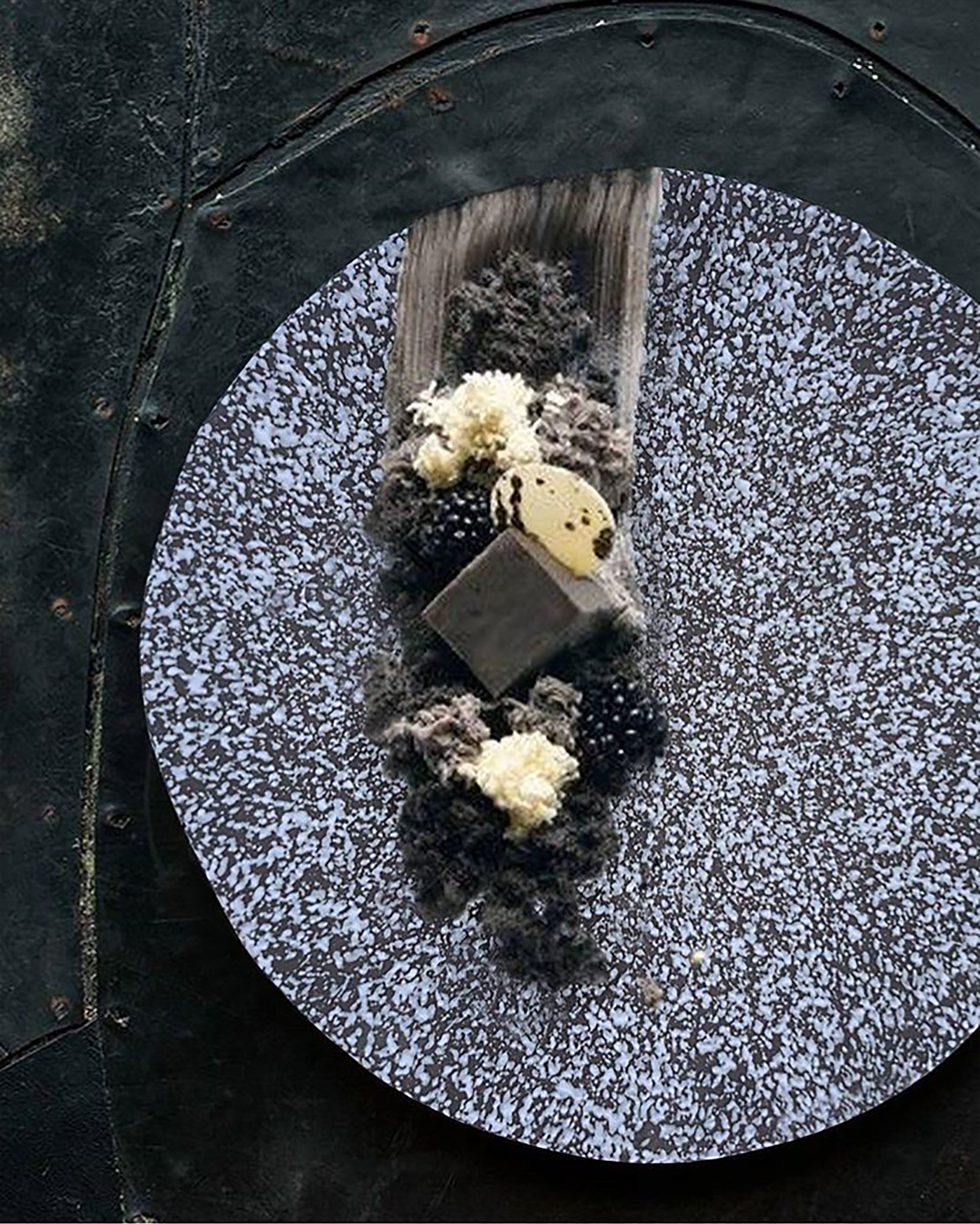 Glugu White on Black